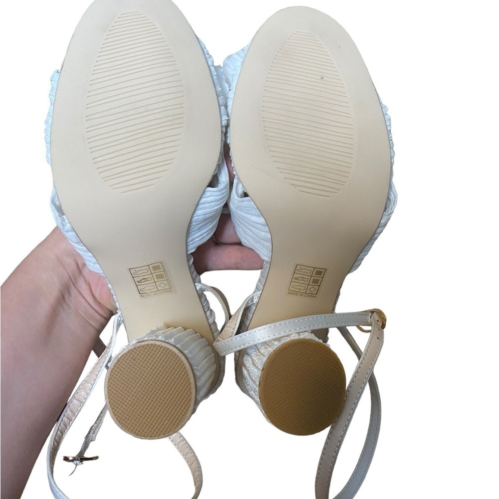 NEW WHITE BRIDAL HEELED SANDALS WITH BOWS - Picture 5 of 6